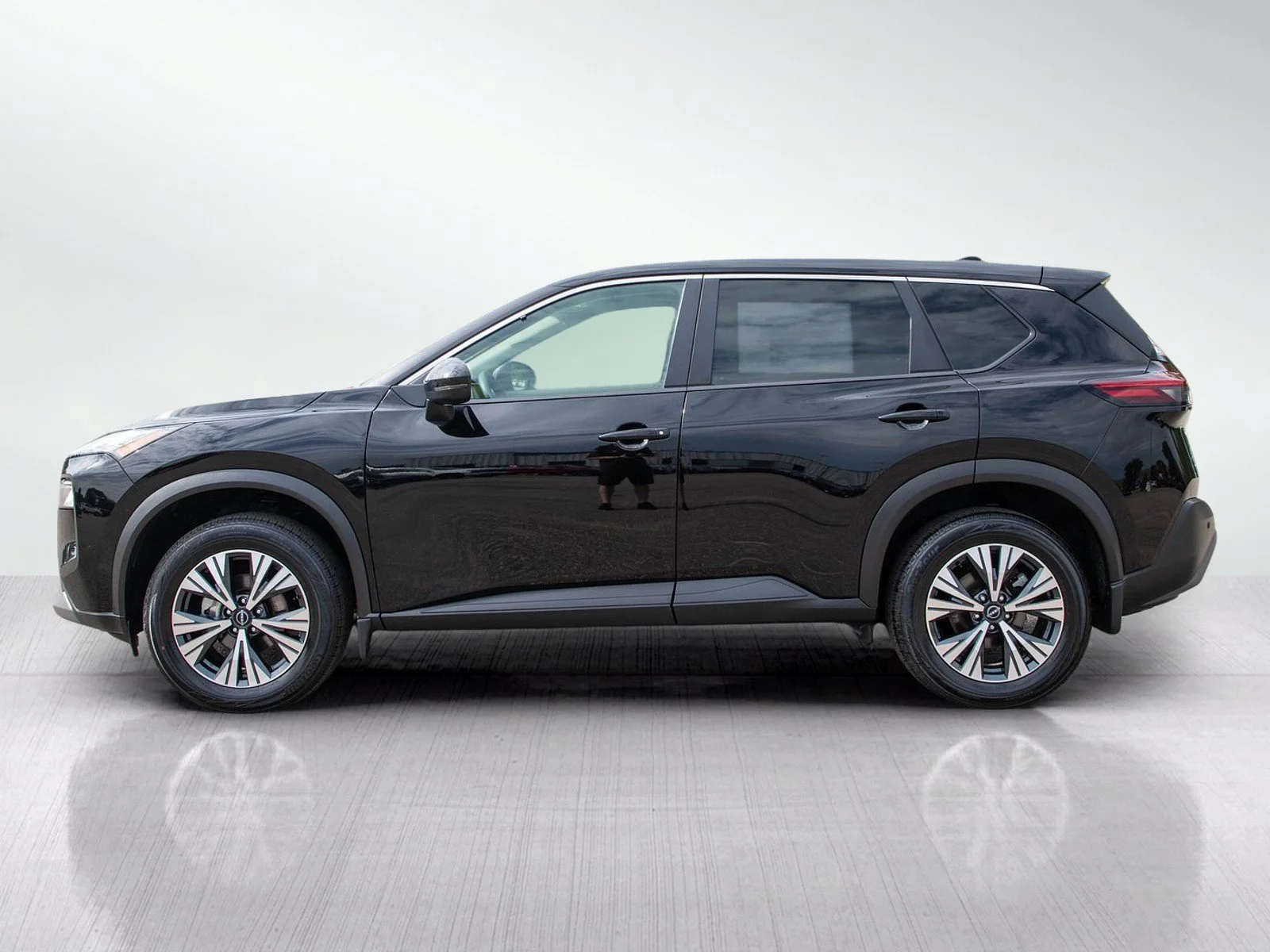 Used 2022 Nissan Rogue SV with VIN 5N1BT3BB2NC725097 for sale in Minneapolis, Minnesota