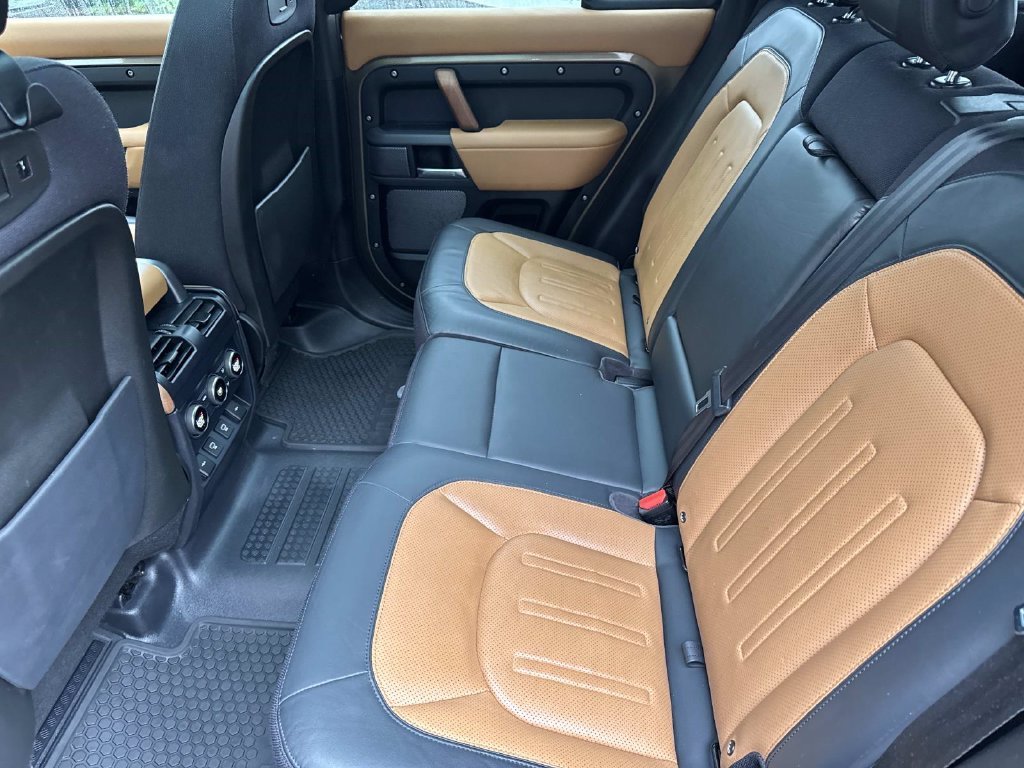 Used 2021  Land Rover X image 15