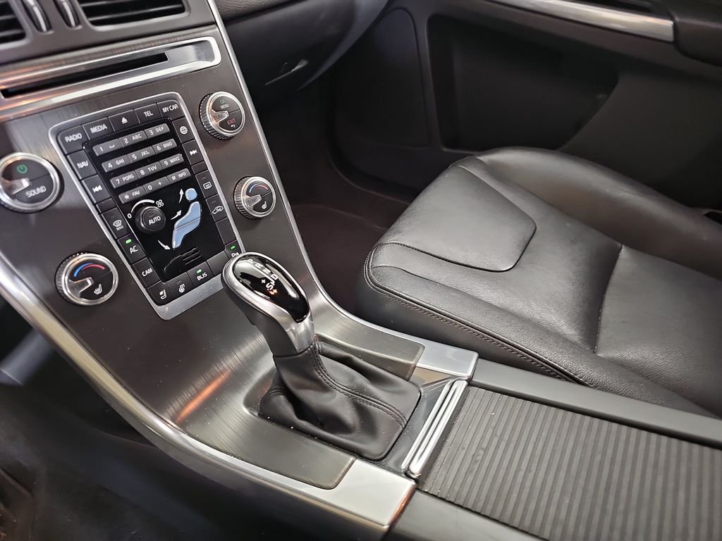 Used 2015 Silver Volvo T6 image 27