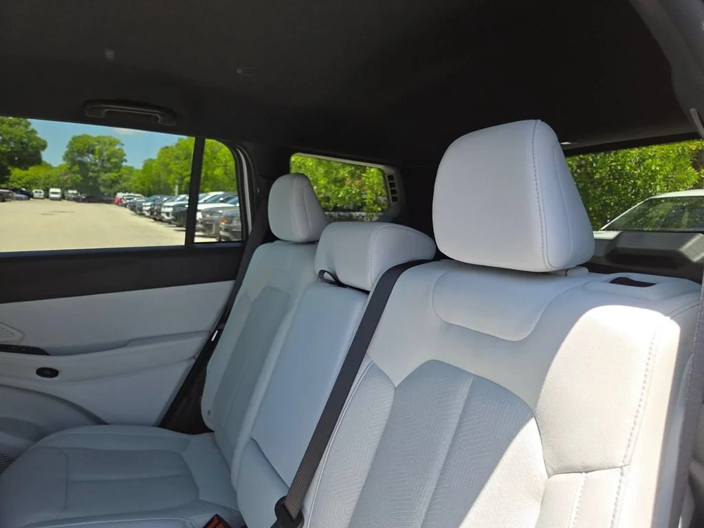 New 2026 Bright White Clear-Coat Exterior Paint Jeep Laredo image 8