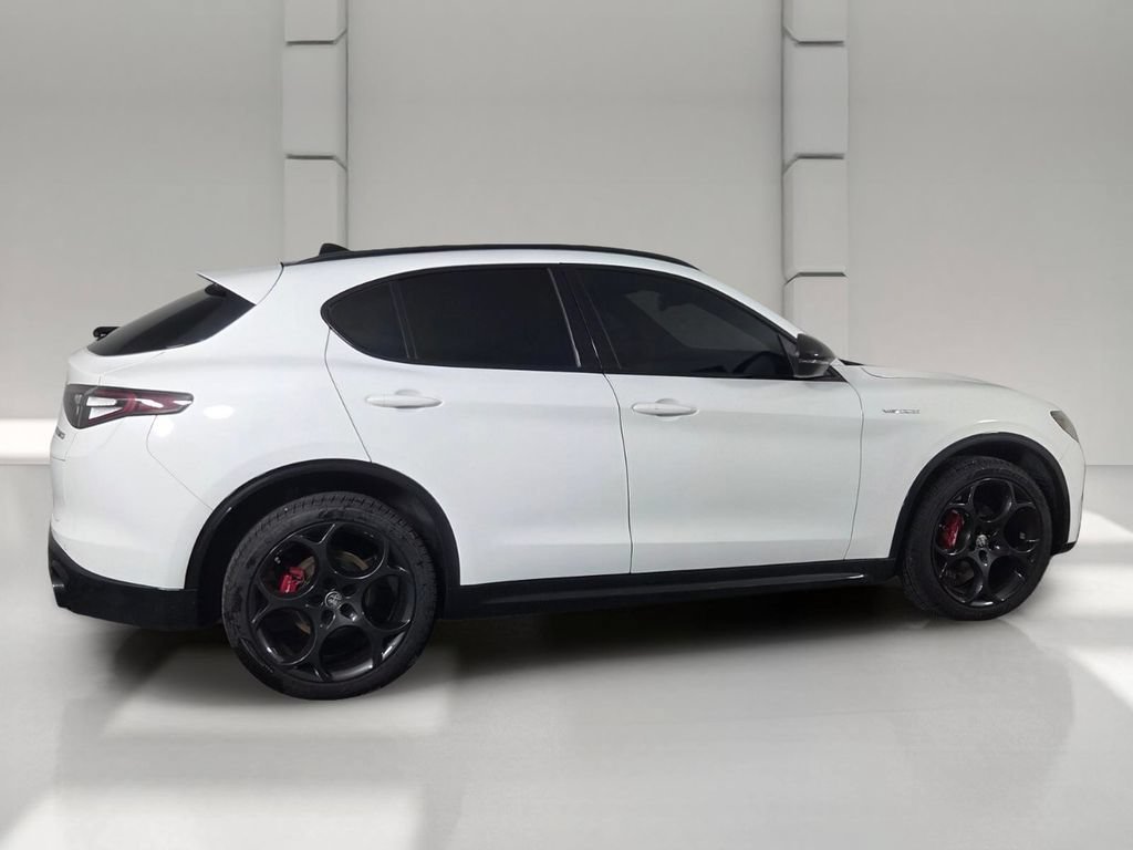 Used 2024 Milano White Alfa Romeo Veloce image 5