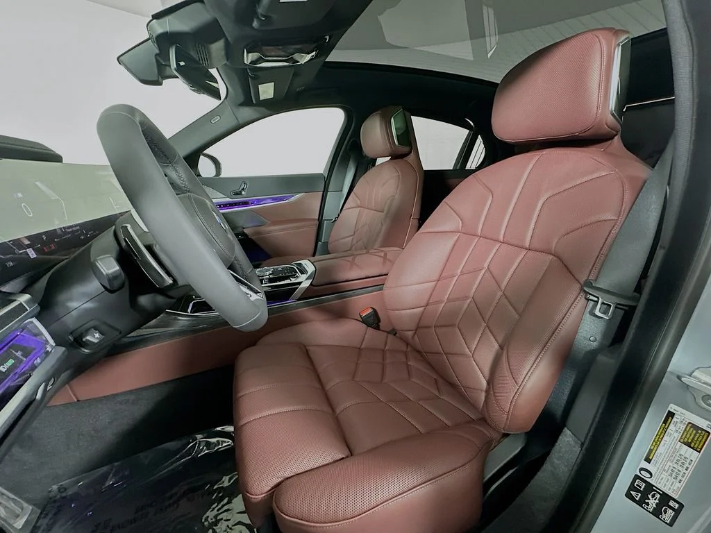 2026 BMW 7 Series 760i - Photo 12