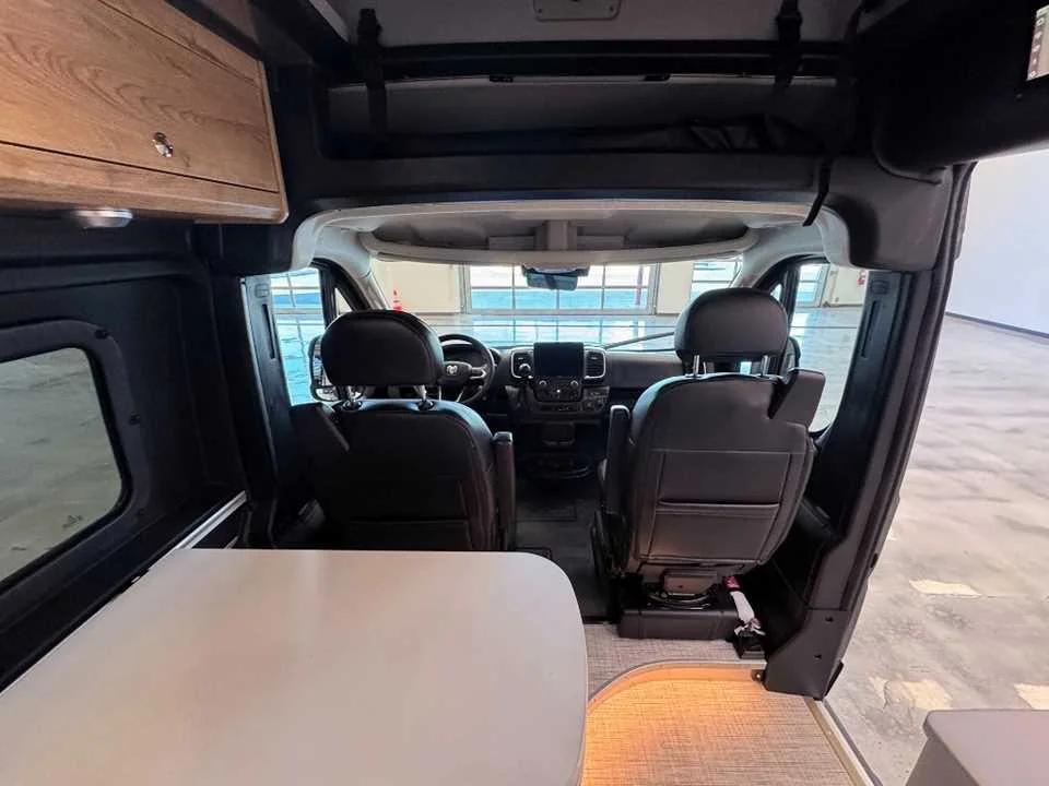 New 2027 GRANITE CRYSTAL METALLIC AIRSTREAM  image 15