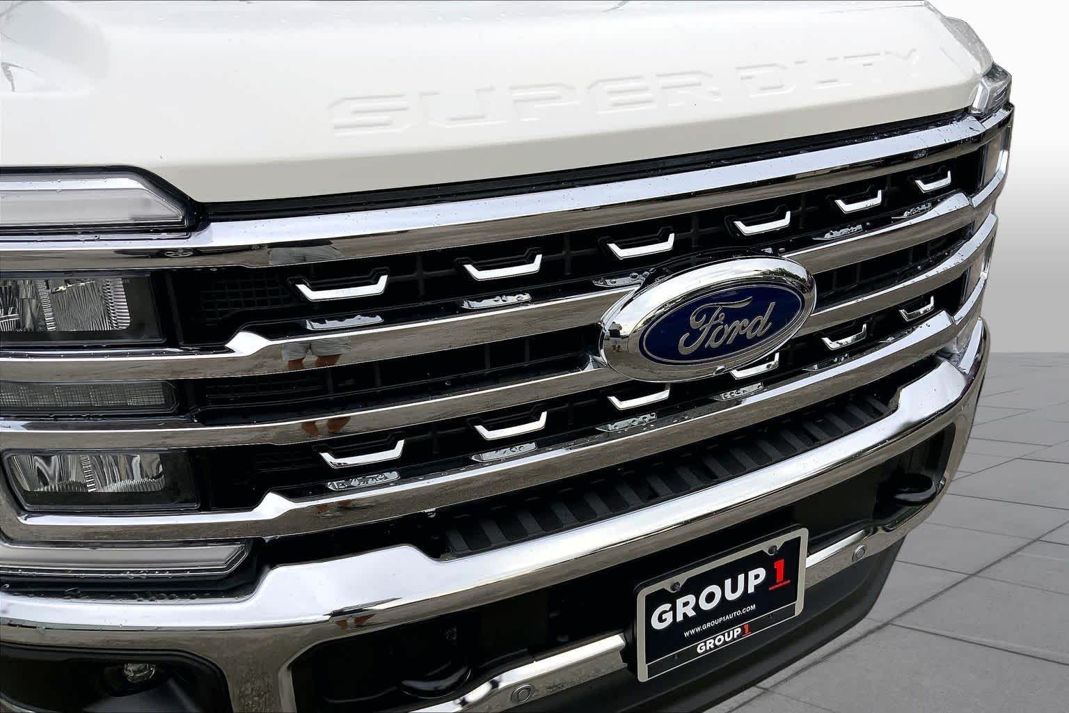 Used 2023 Star White Metallic Tri-Coat Ford F-250 Pickup LARIAT image 28