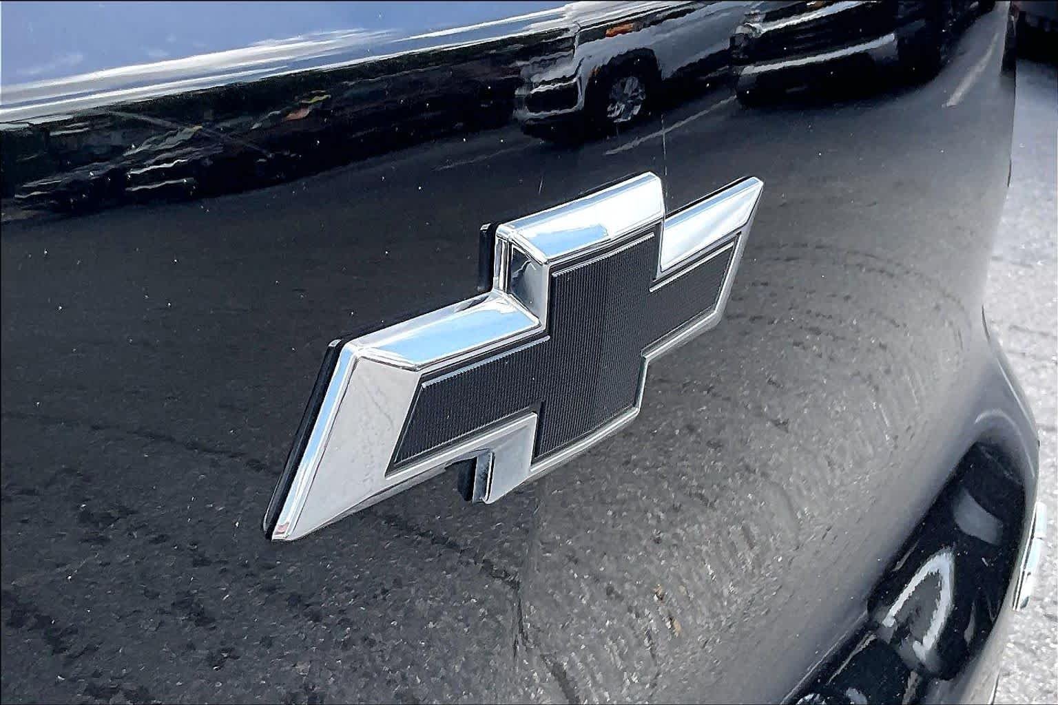 Used 2021 MOSAIC BLACK METALLIC Chevrolet RS image 9