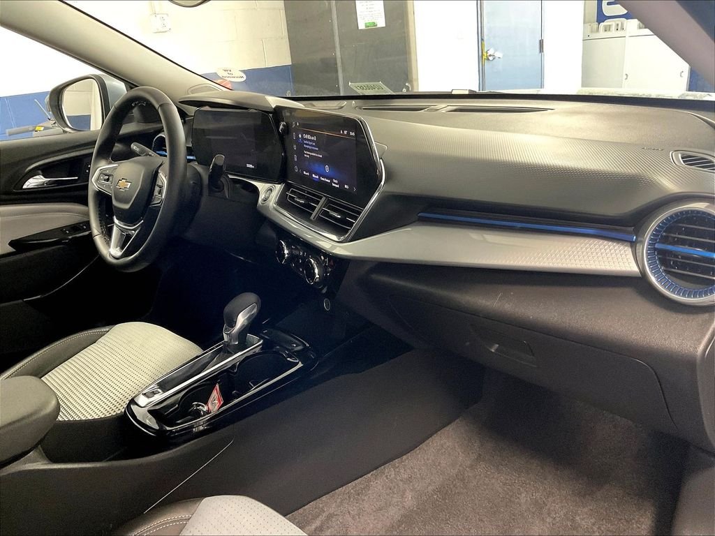 Used 2025 Gray Chevrolet LT image 14
