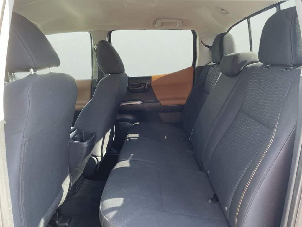 Used 2017 White Toyota SR5 image 11