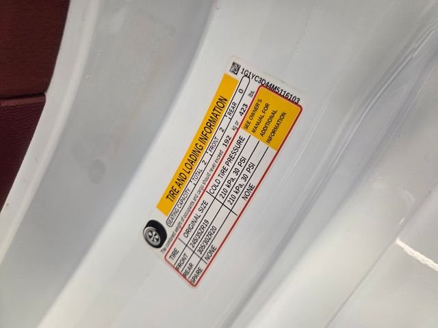 Used 2021 White Chevrolet Stingray image 14