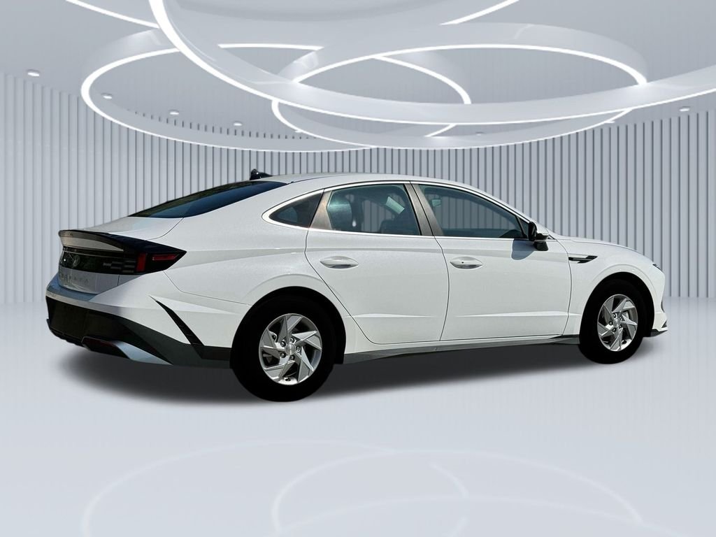 New 2025 White Hyundai SE image 27
