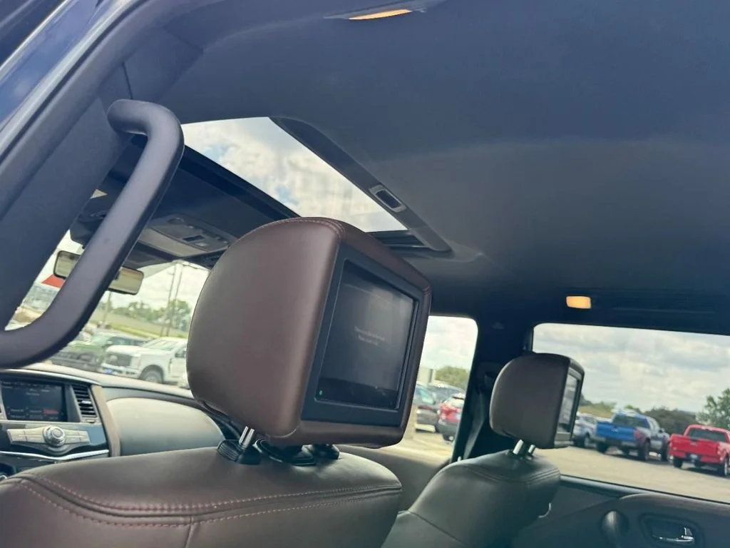 Used 2019 Black Nissan Platinum image 11