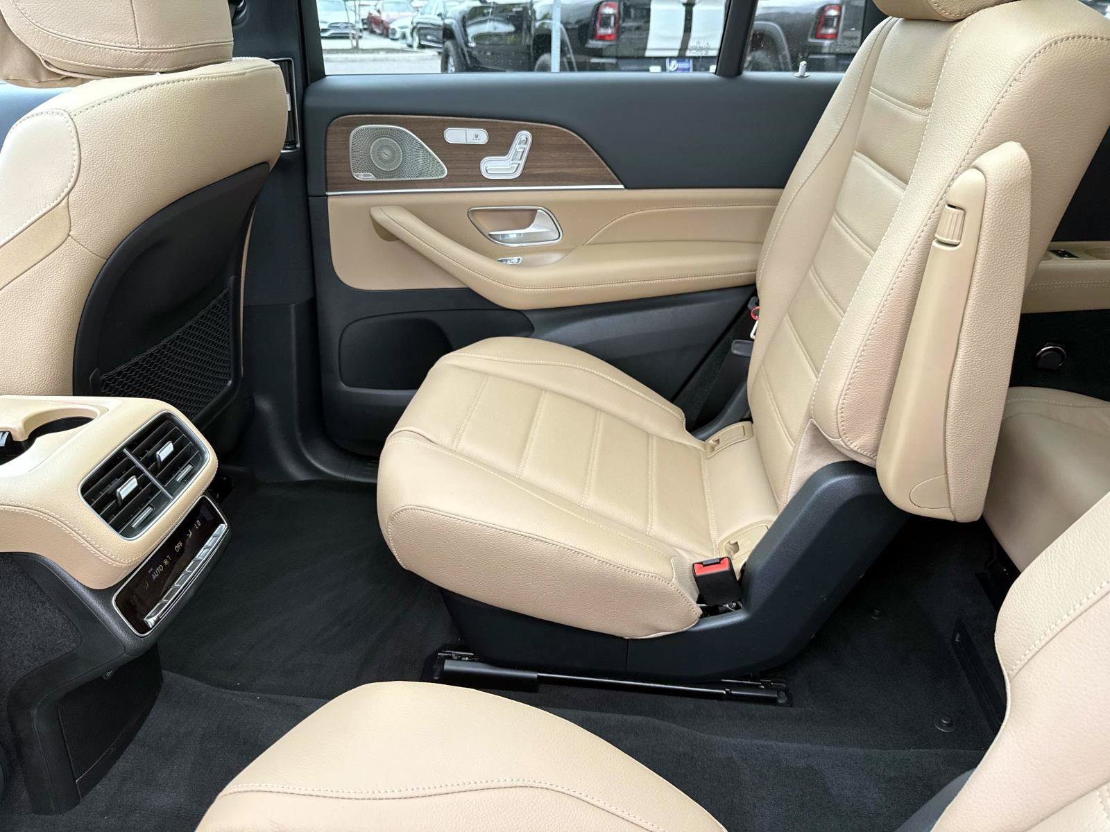 New 2026 Moonlight White Mercedes-Benz 450 4MATIC® SUV image 15