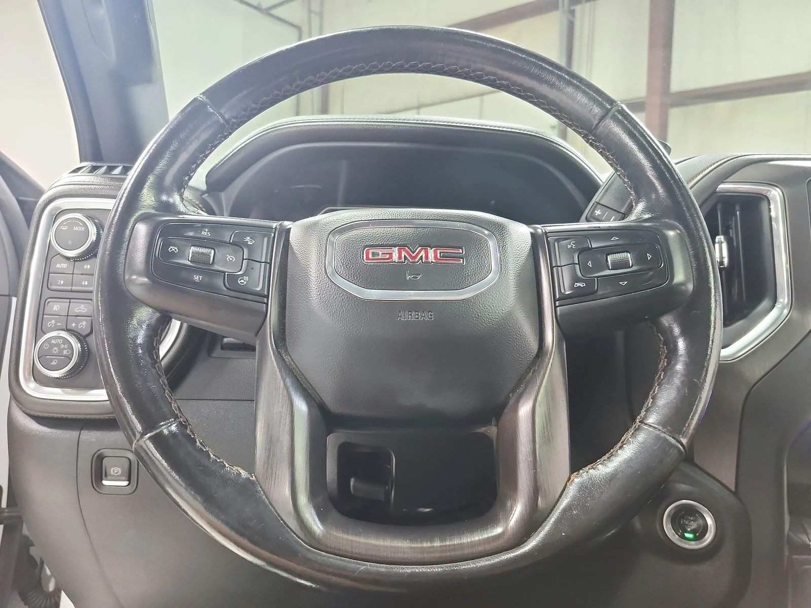 Used 2022 White GMC AT4 image 26