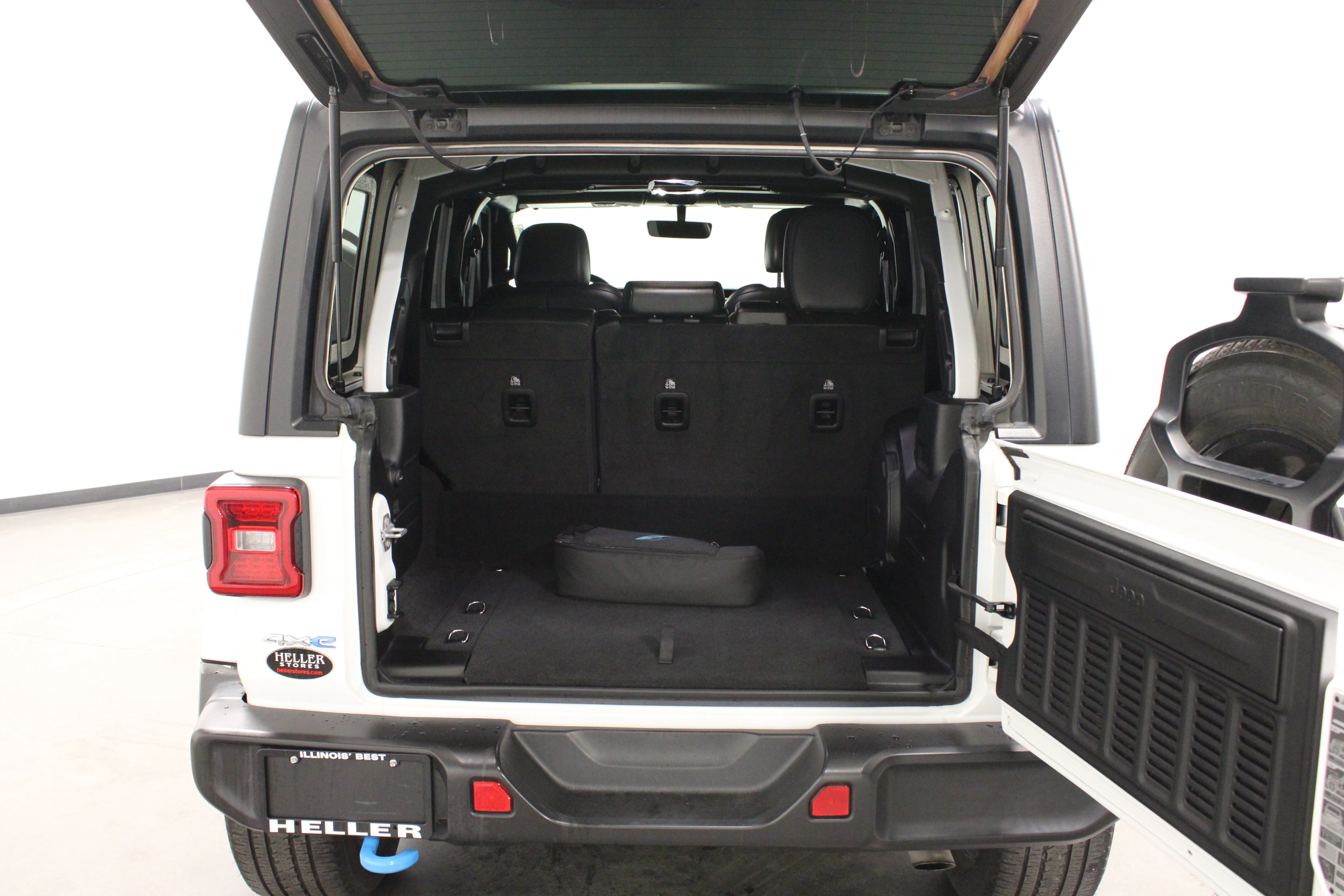 Used 2023 Bright White Clearcoat Jeep Sahara image 14
