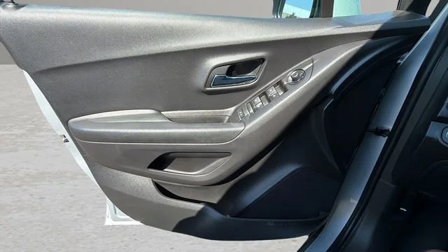 Used 2022 Silver Ice Metallic Chevrolet LT image 17