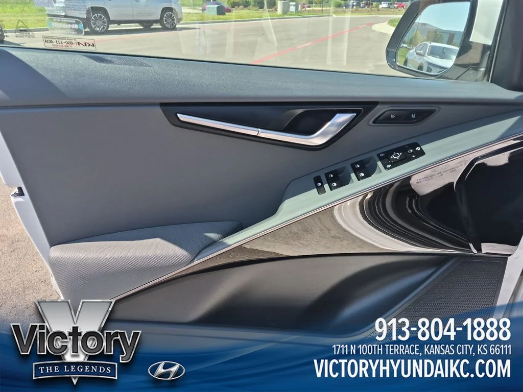 Used 2023 White Kia SX Touring image 10