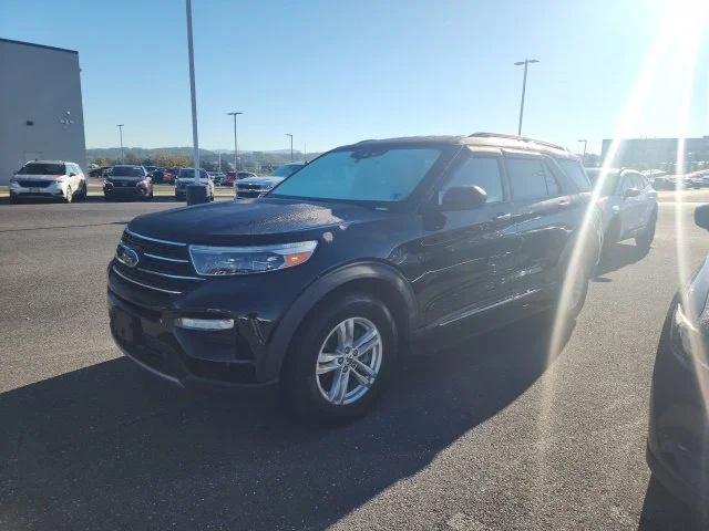Used 2020 Black Ford XLT image 3