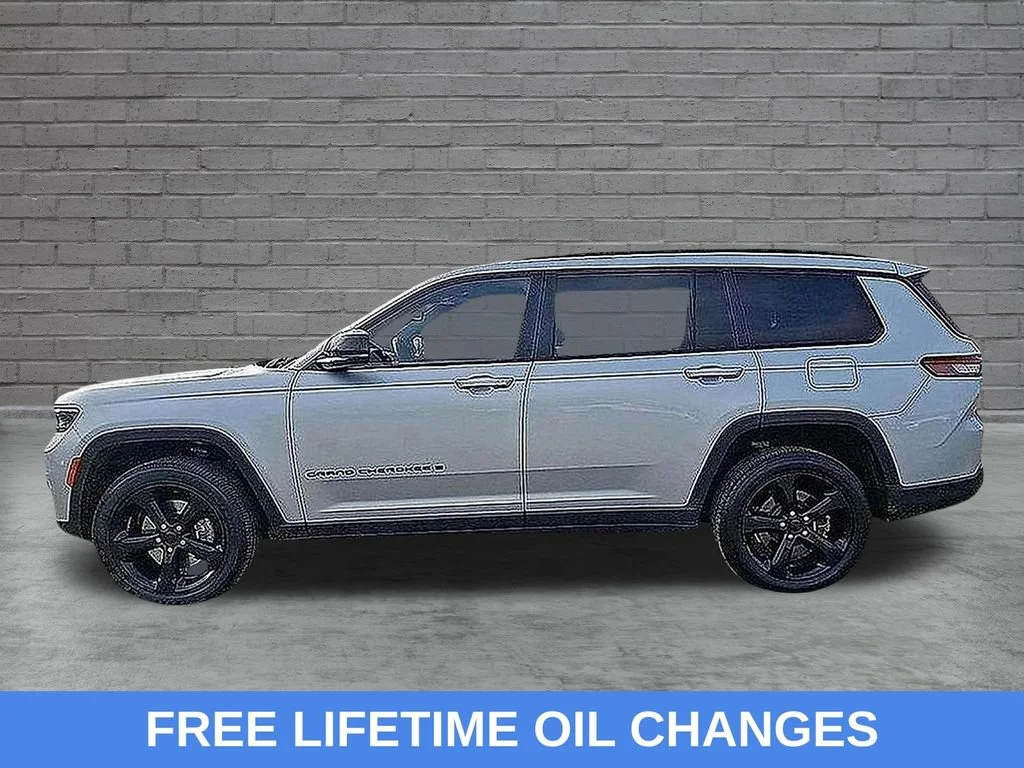 Used 2021 Silver Zynith Jeep Altitude image 9