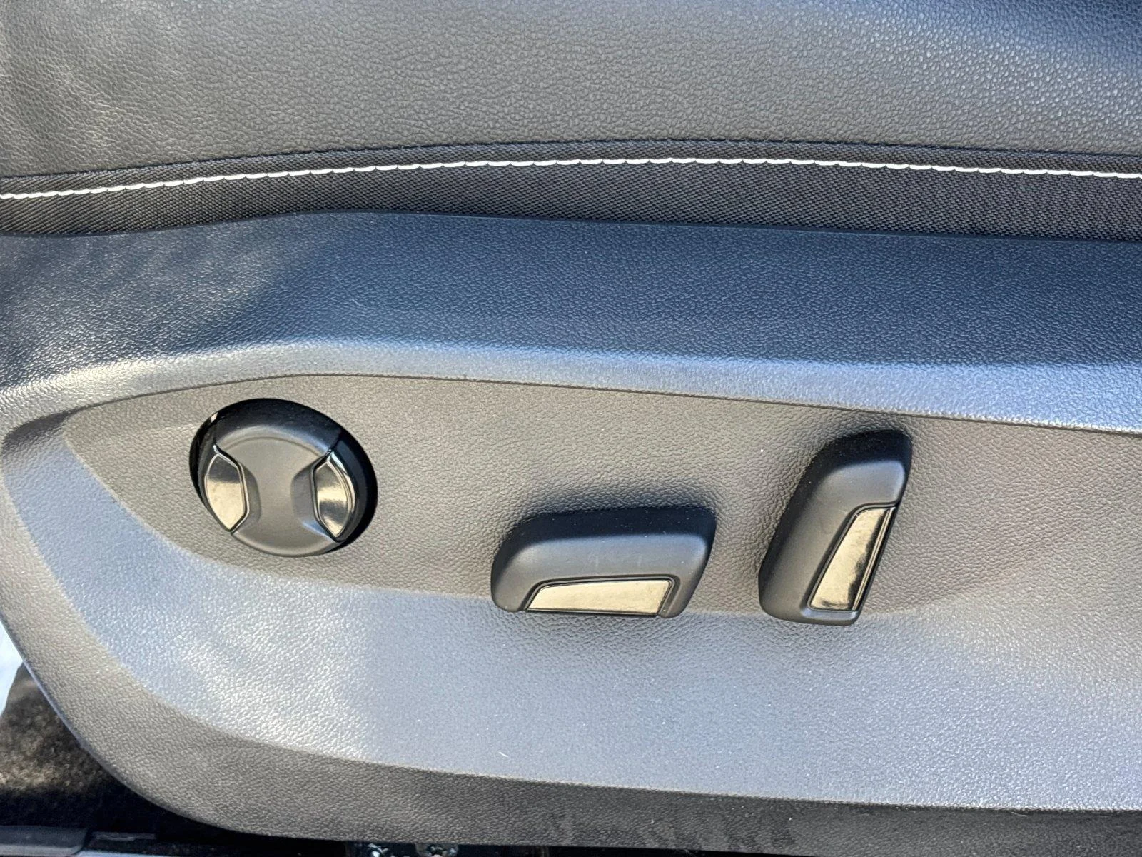 Certified Used 2023 Pure Gray Volkswagen SEL image 15