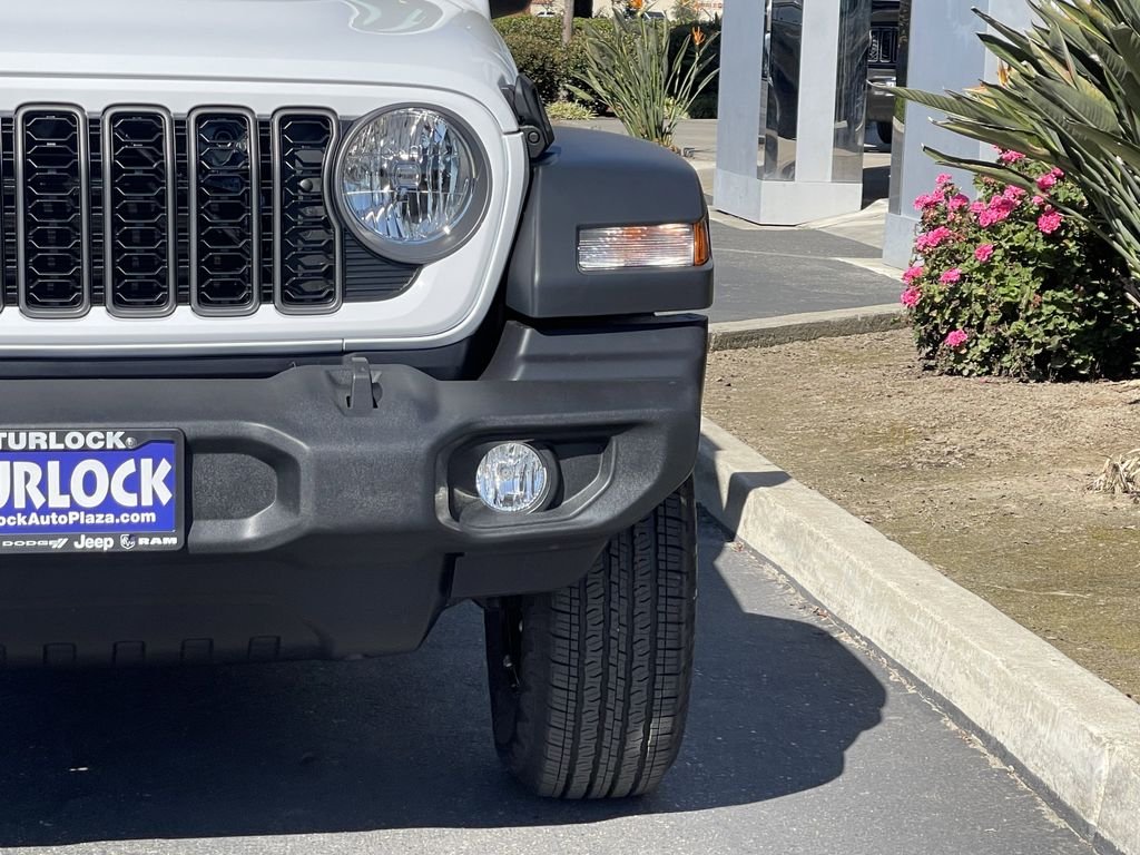 New 2026 Bright White Clear-Coat Exterior Paint Jeep Sport image 7