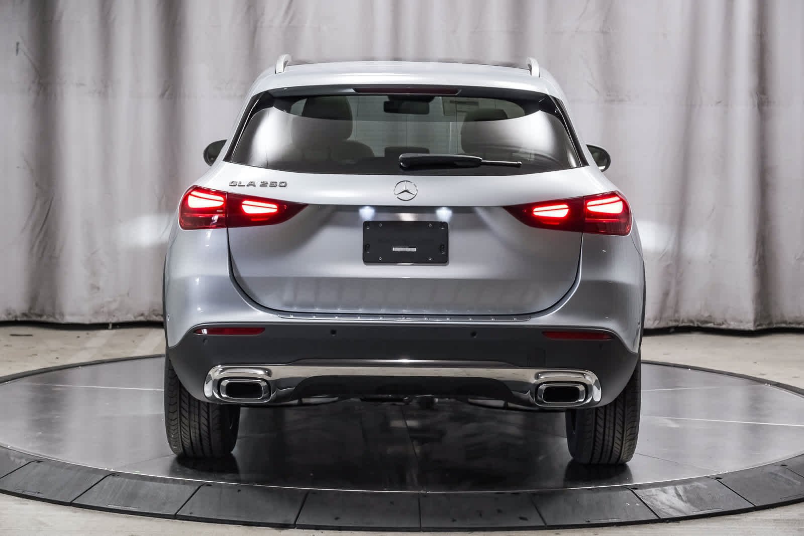 New 2026 Cirrus Silver Metallic Mercedes-Benz GLA 250 image 2