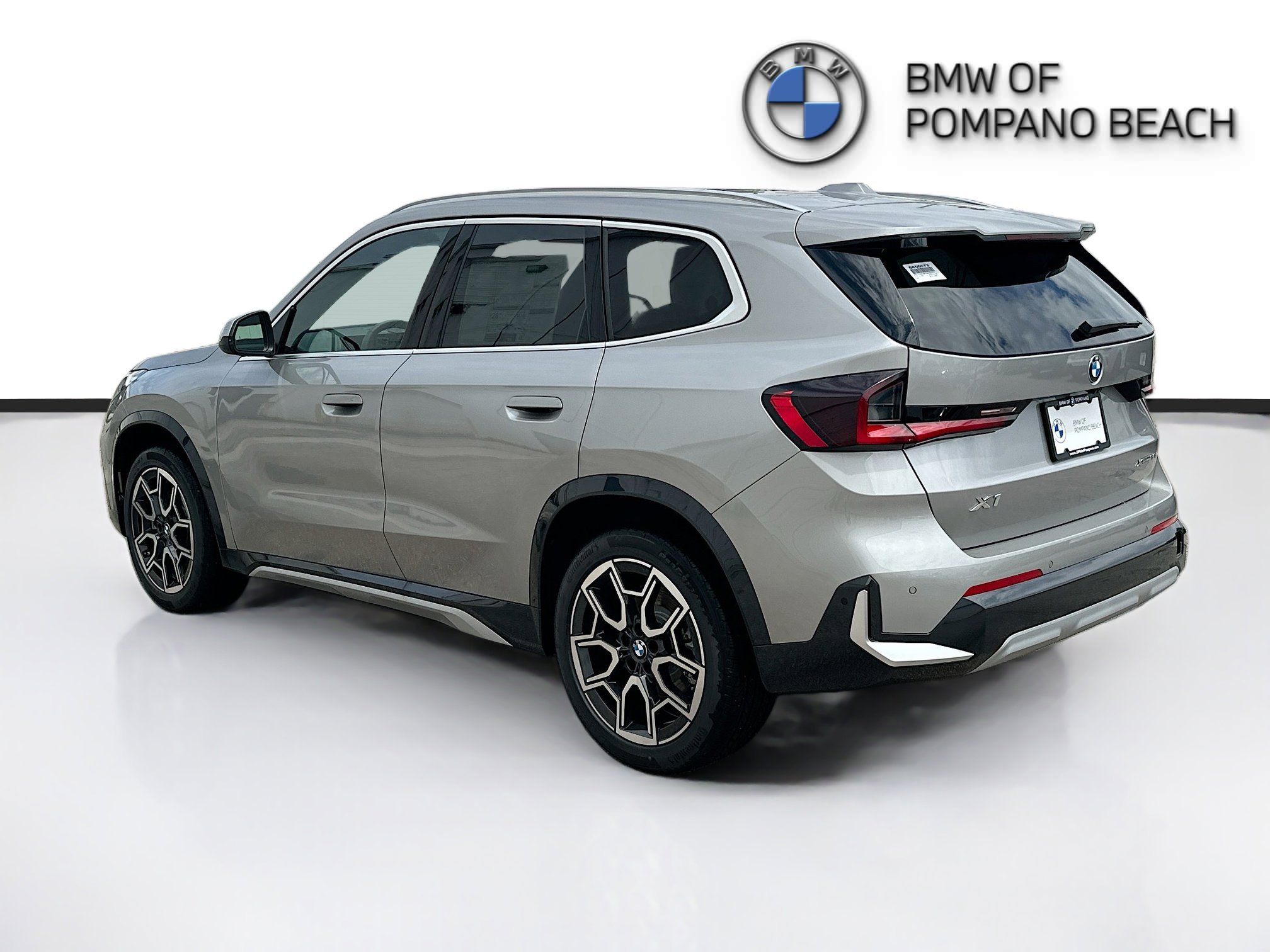 New 2026 Space Silver Metallic BMW xDrive28i image 5
