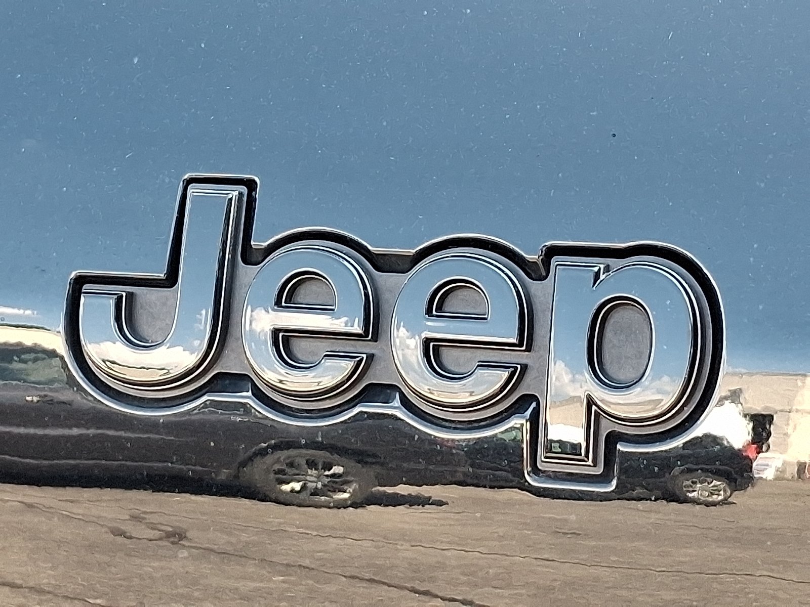 Certified Used 2024 Diamond Black Crystal Pearlcoat Jeep Limited 4x4 image 29