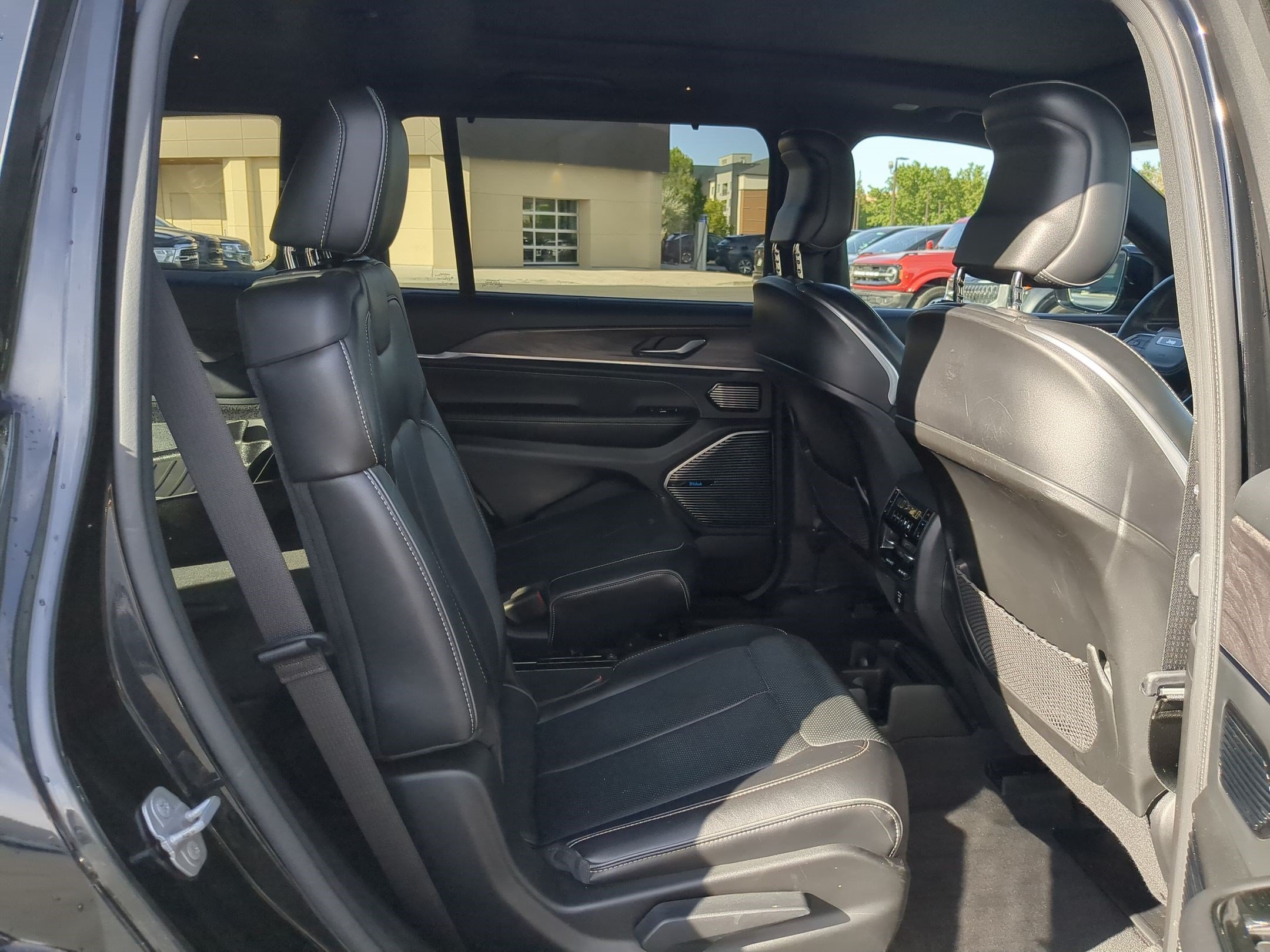 Used 2021 Diamond Black Crystal Pearlcoat Jeep Overland image 30