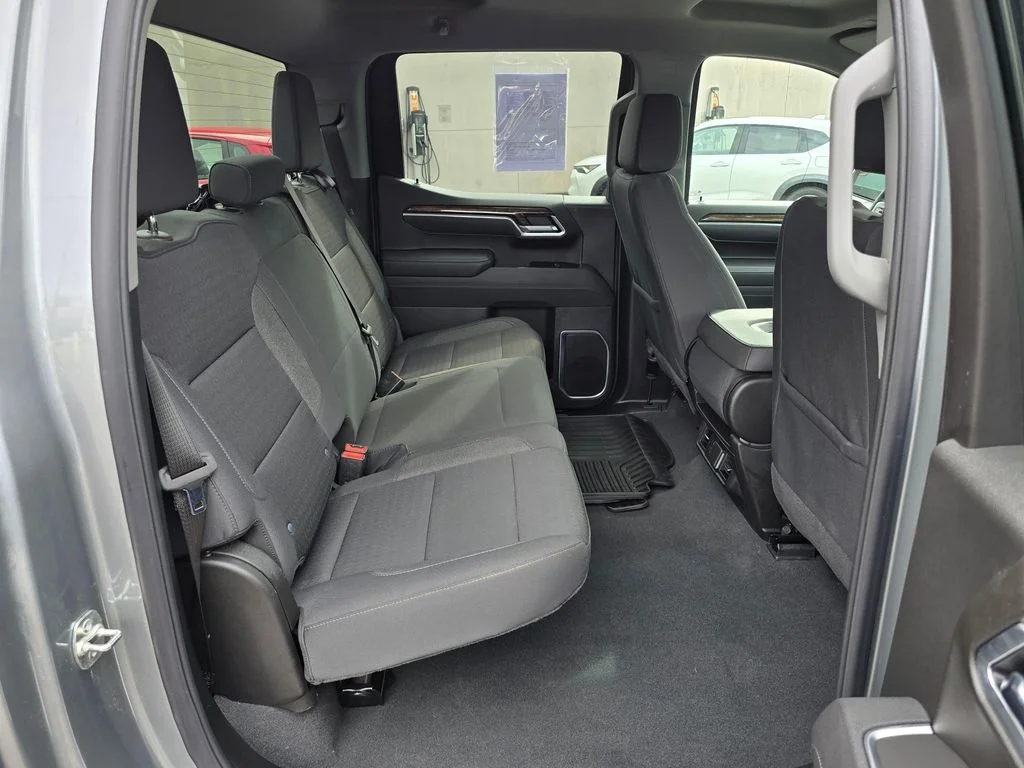 Used 2025 Sterling Metallic GMC SLE image 13