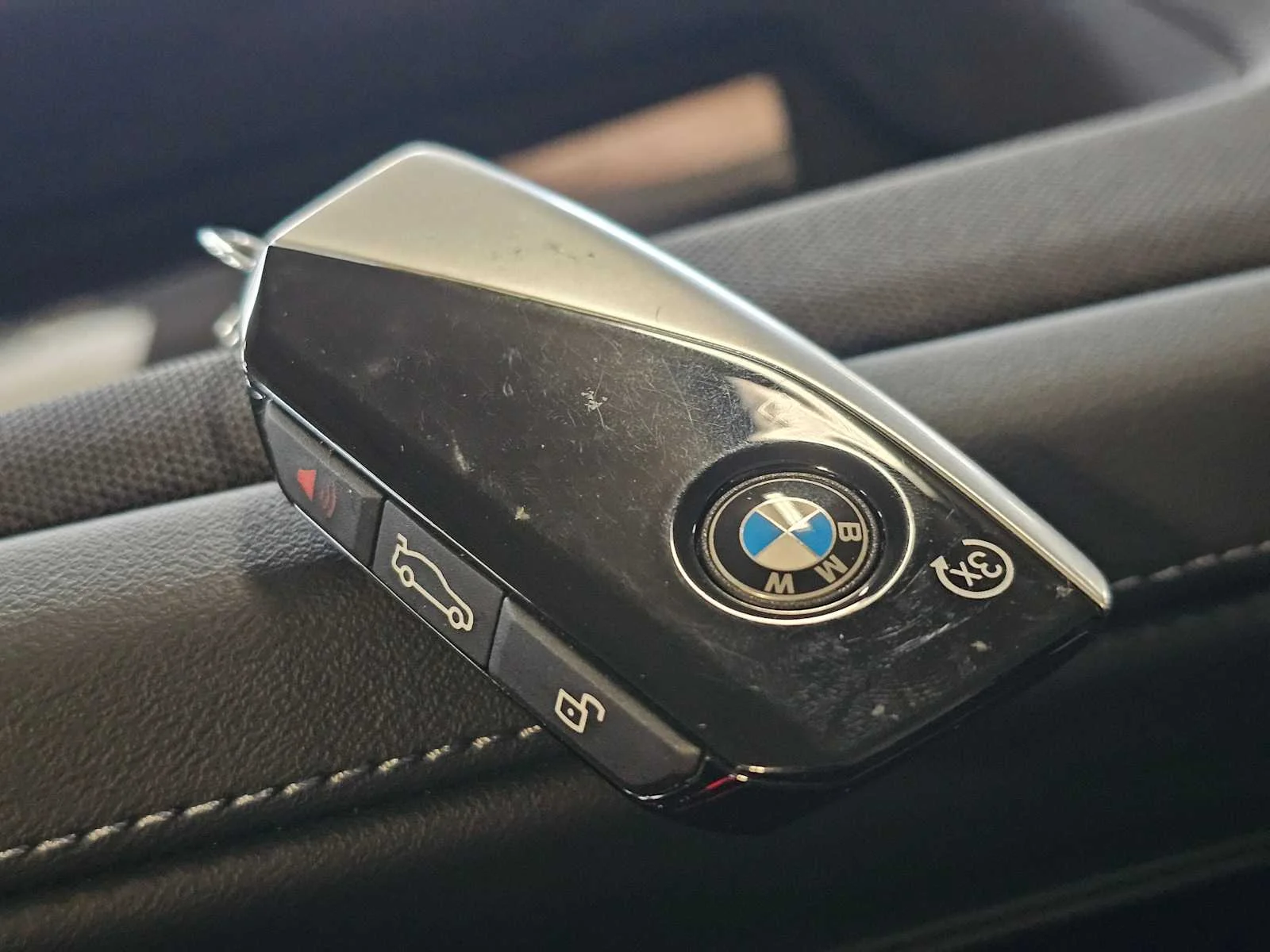 Used 2025 Black Sapphire Metallic BMW 760i xDrive image 36