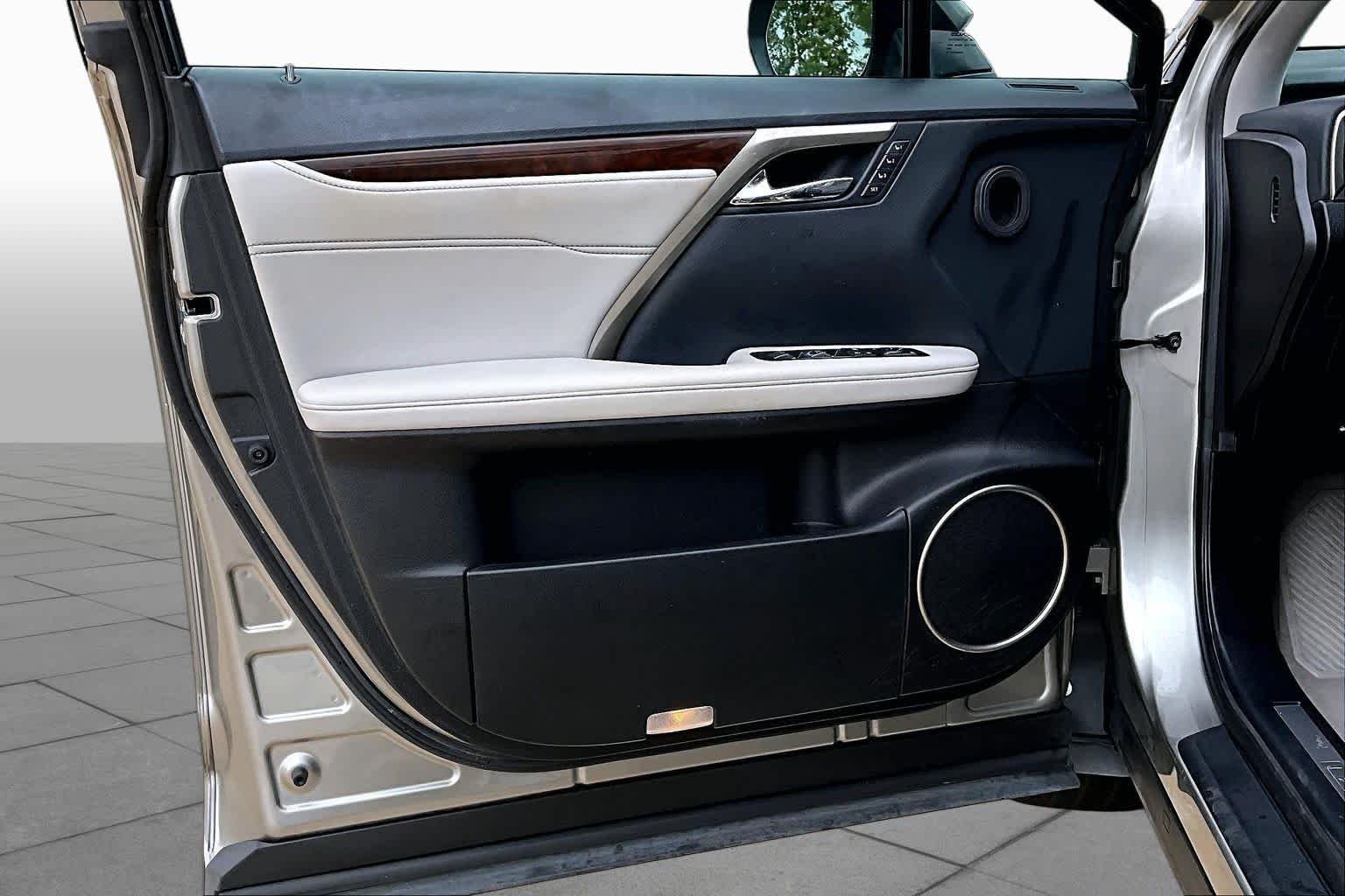 Used 2019 Atomic Silver Lexus  image 21