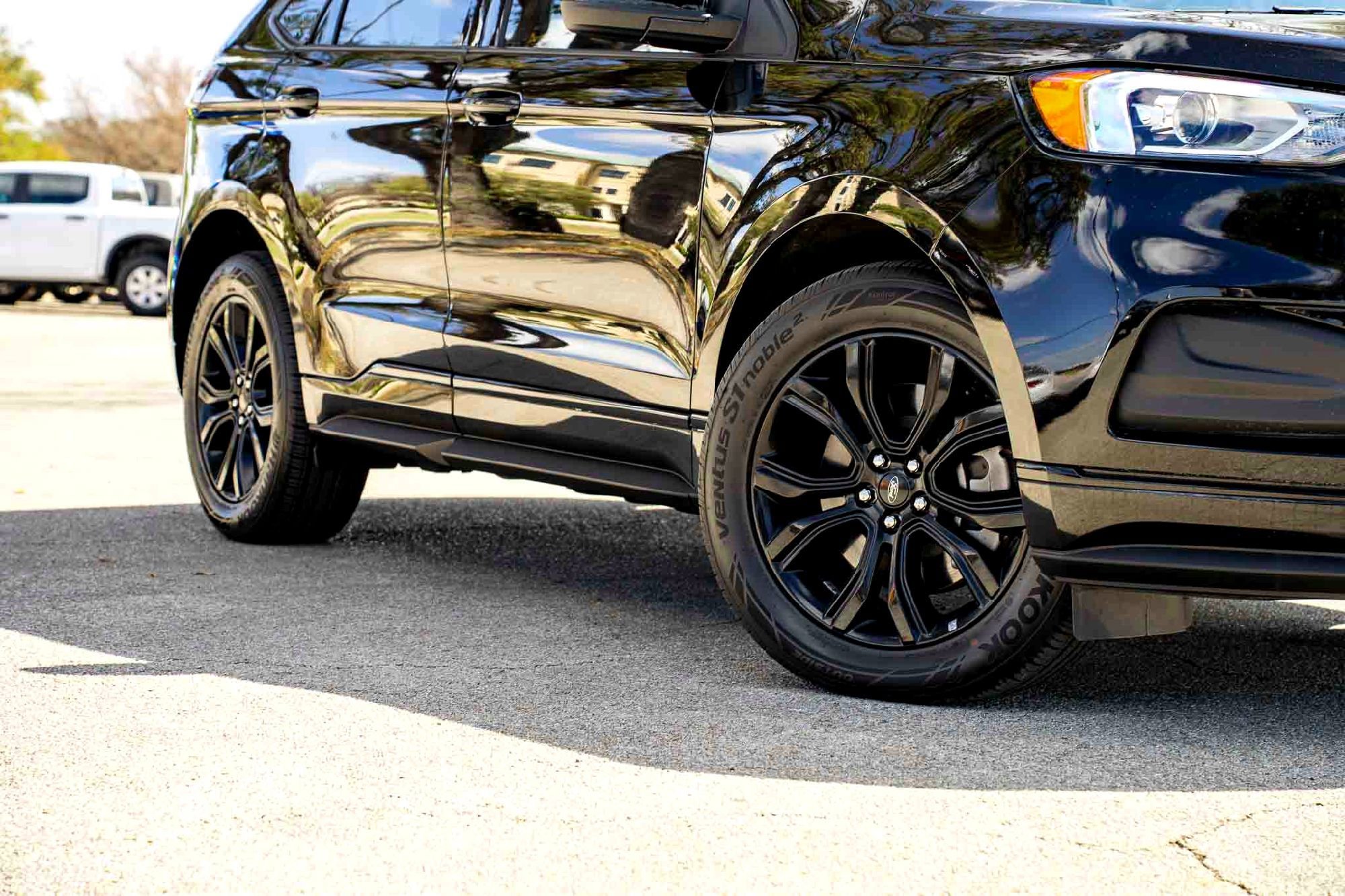 New 2024 Agate Black Metallic Ford SE image 2