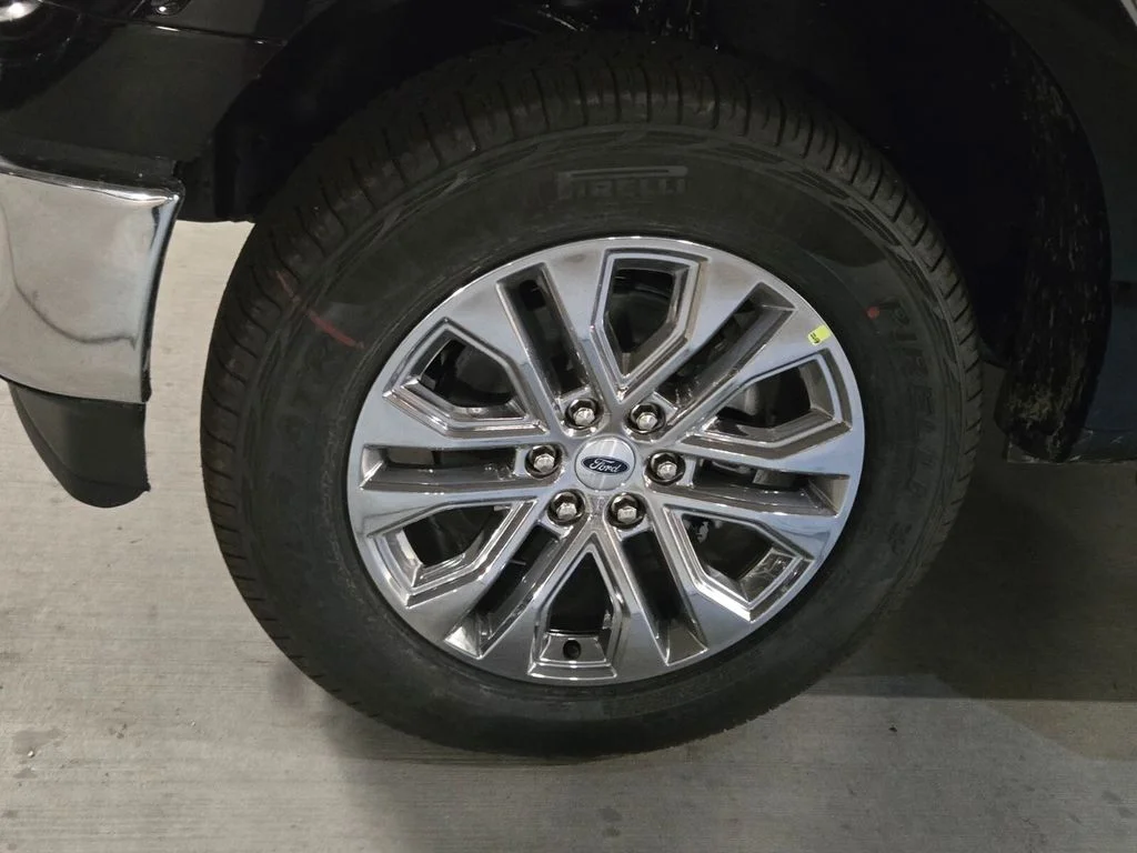 New 2025 Agate Black Metallic Ford XLT image 5
