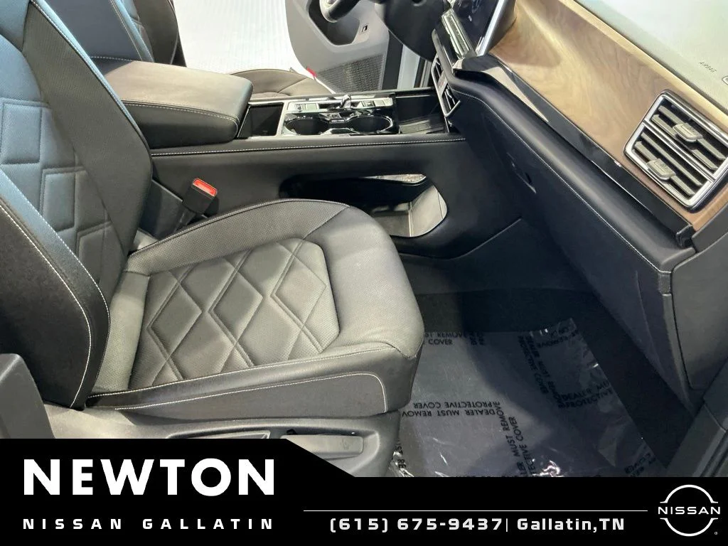 Used 2025 White Volkswagen 2.0T SE w/Technology image 13