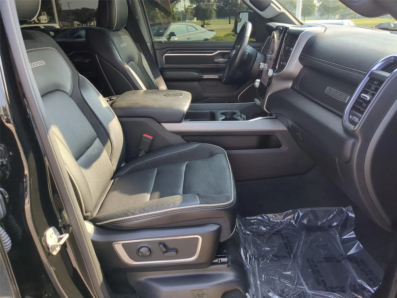 Used 2024  RAM TRUCK LARAM image 33