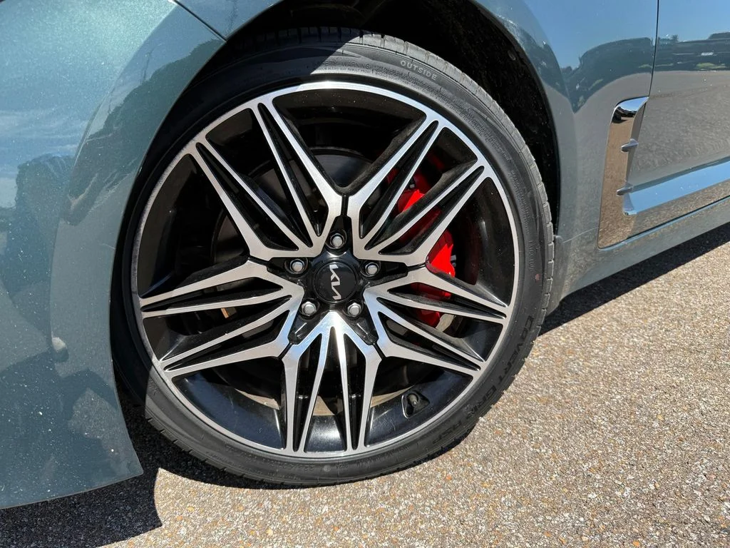 Used 2022 Ascot Green Kia GT1 image 16