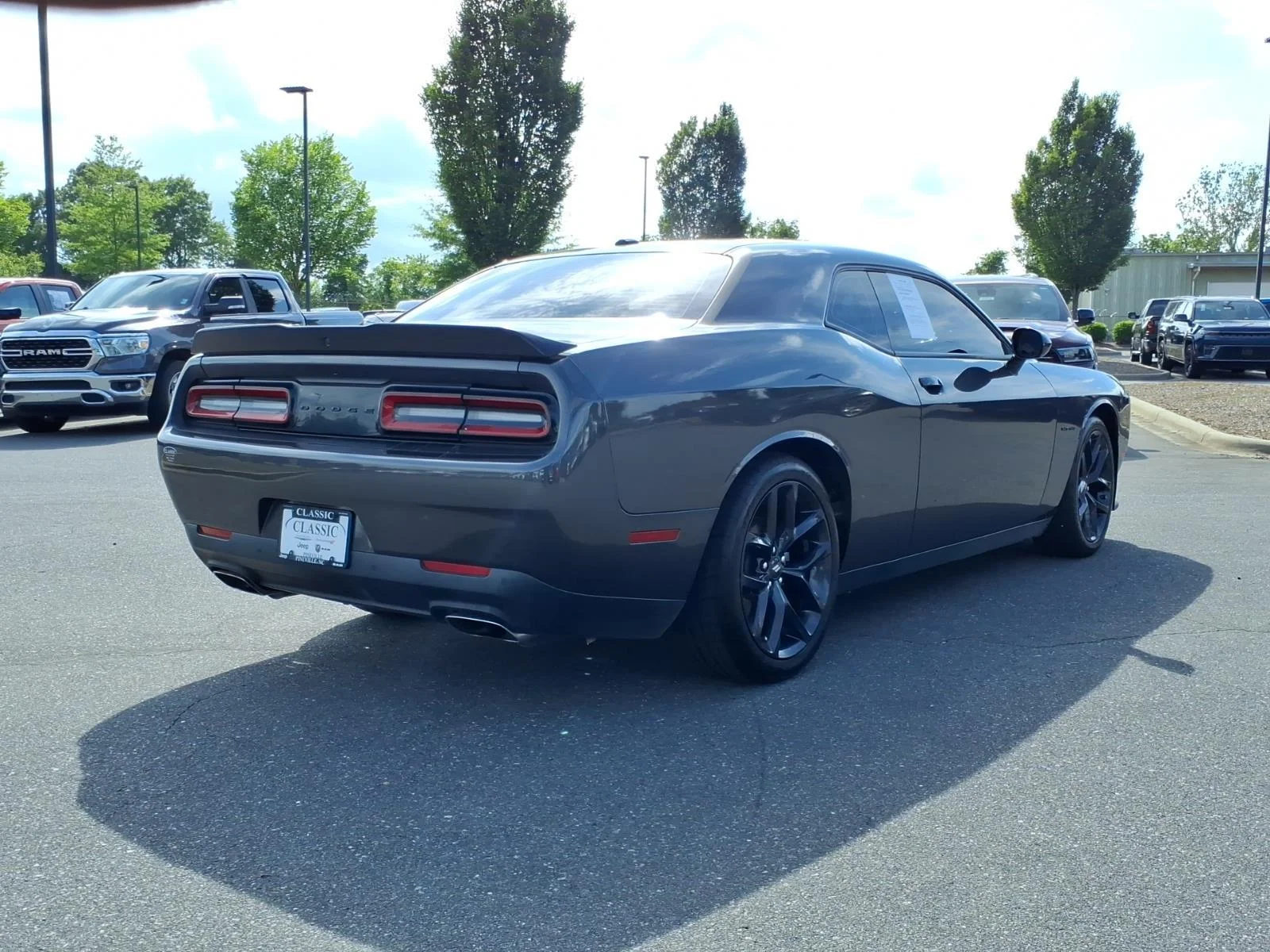 Used 2022  DODGE RT image 2