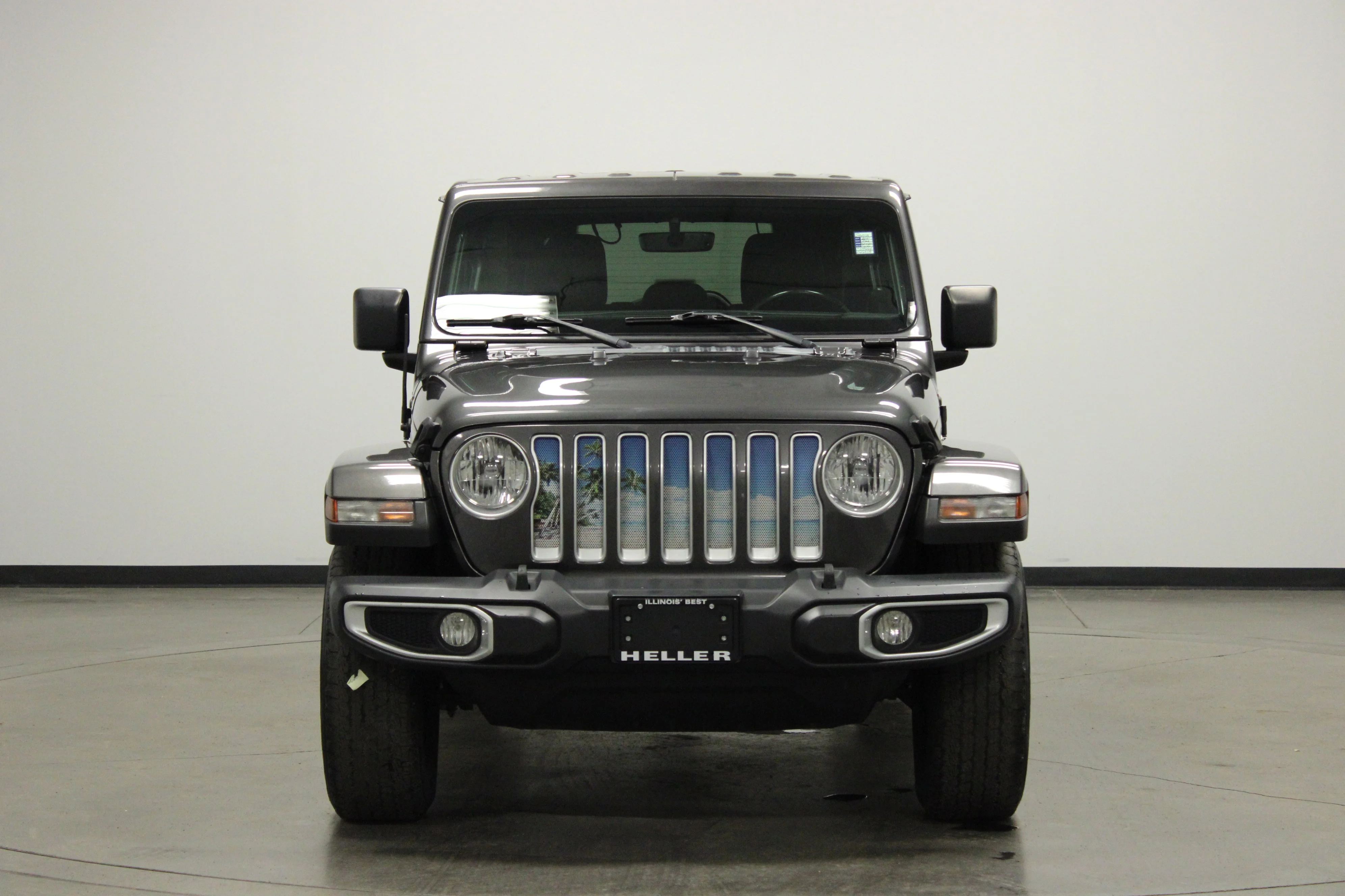 Used 2021 Granite Crystal Metallic Clearcoat Jeep Sahara image 3