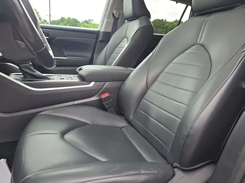 Used 2021 Silver Toyota XLE image 27
