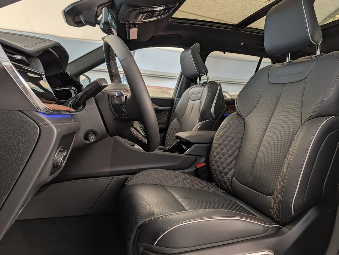 New 2026 Grey Jeep Summit - - 4x4 - Advanced ProTech Group IV - Palermo Leather Seats - Head-Up Display & More! image 15