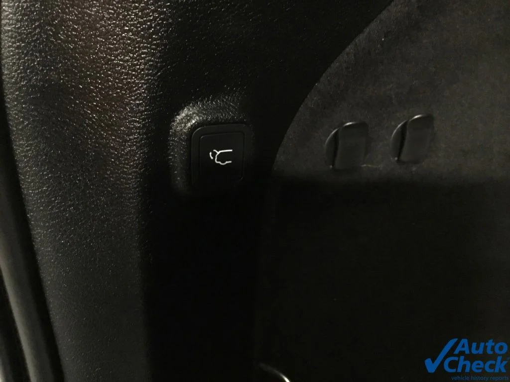 Used 2019 Blue Jeep Limited image 11