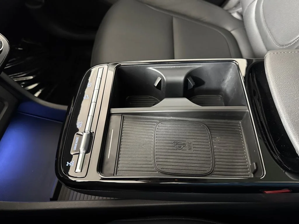 Used 2025 Gray Hyundai SEL Convenience image 25