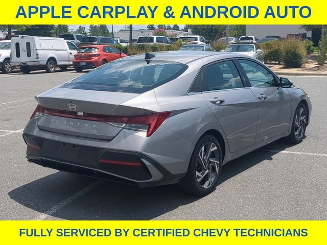 Used 2025 Silver Hyundai SEL Convenience image 6
