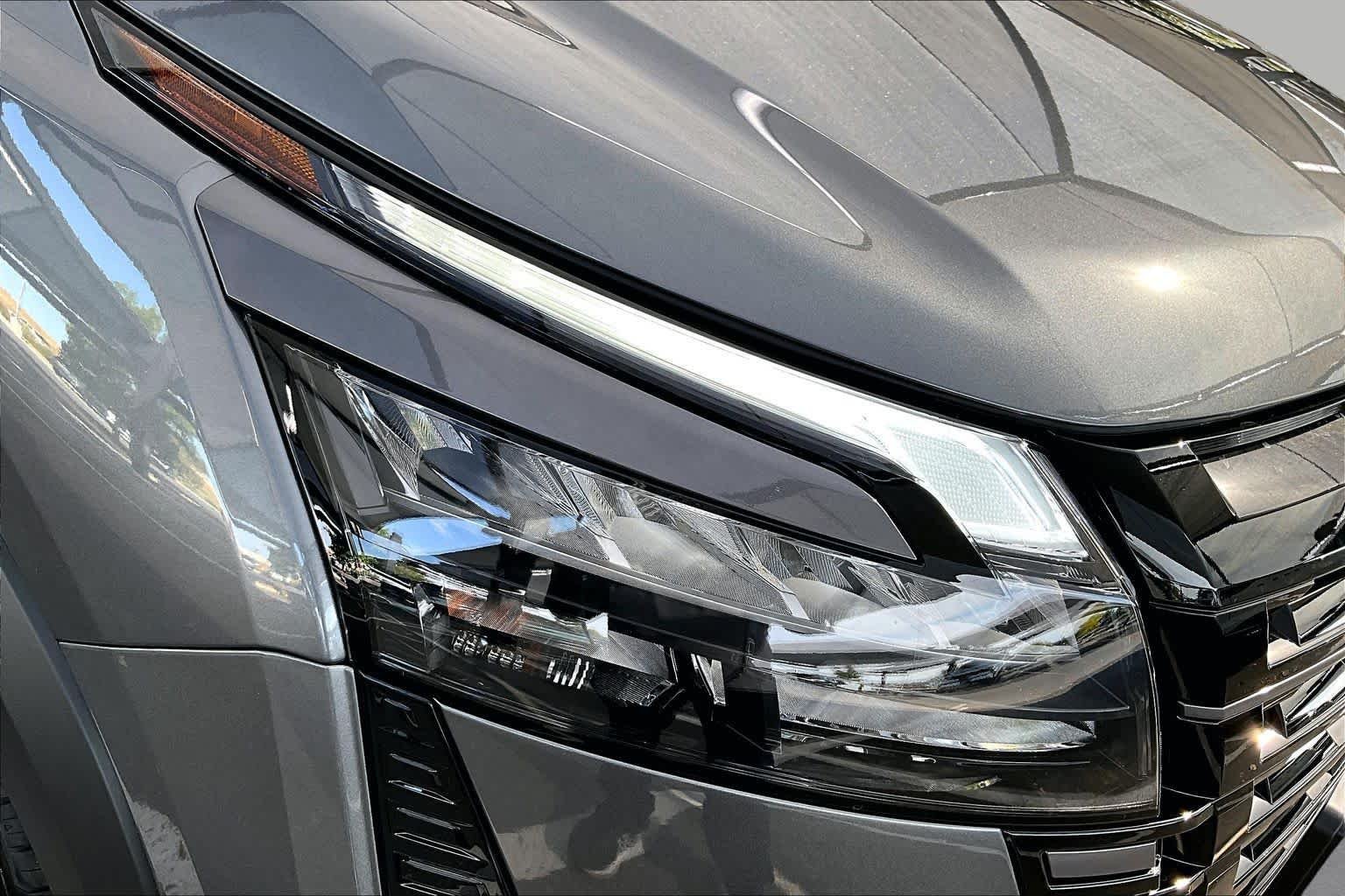 New 2026 Gun Metallic Nissan SL image 13