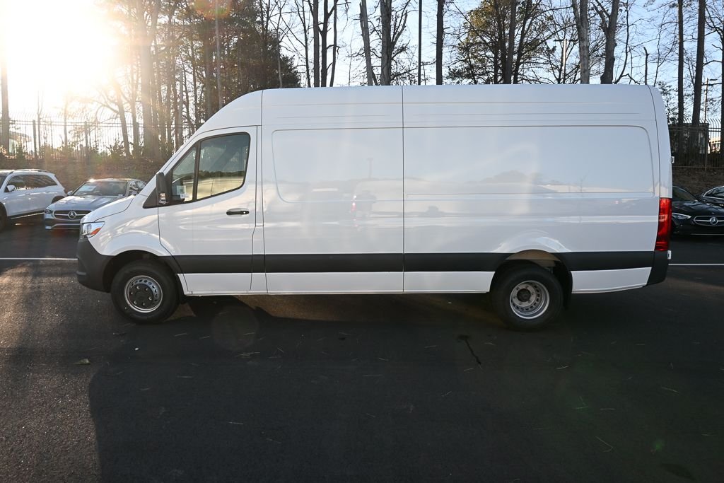 Used 2026 Arctic White Mercedes-Benz Cargo 170 WB image 3