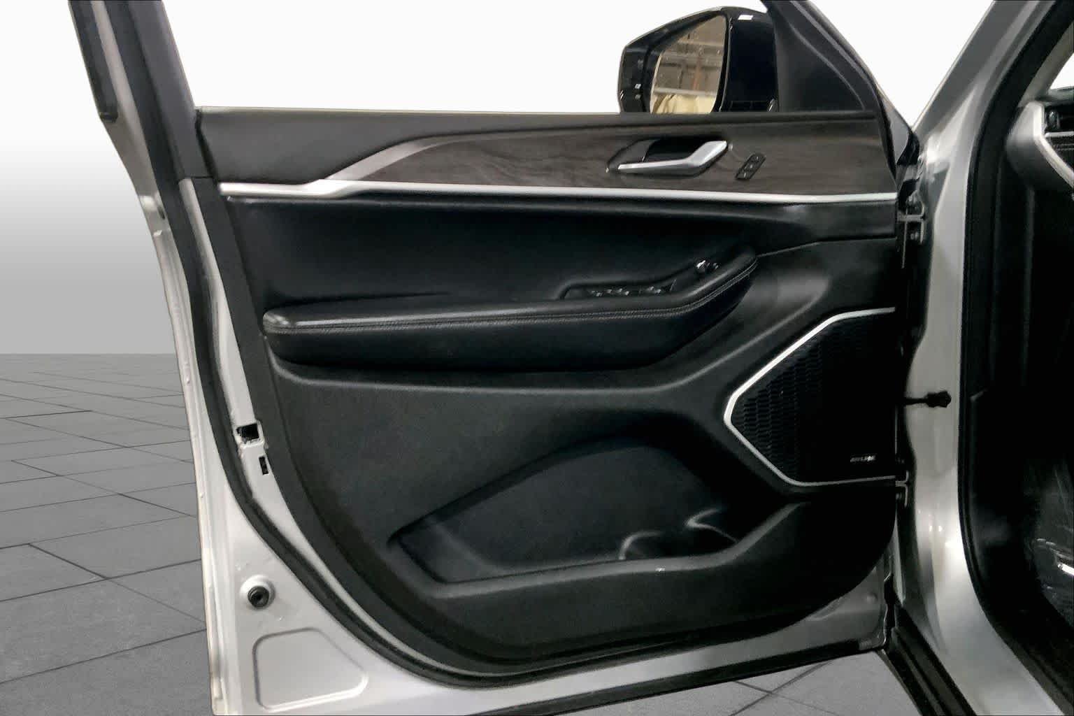 Used 2021 Silver Zynith Jeep Limited image 22