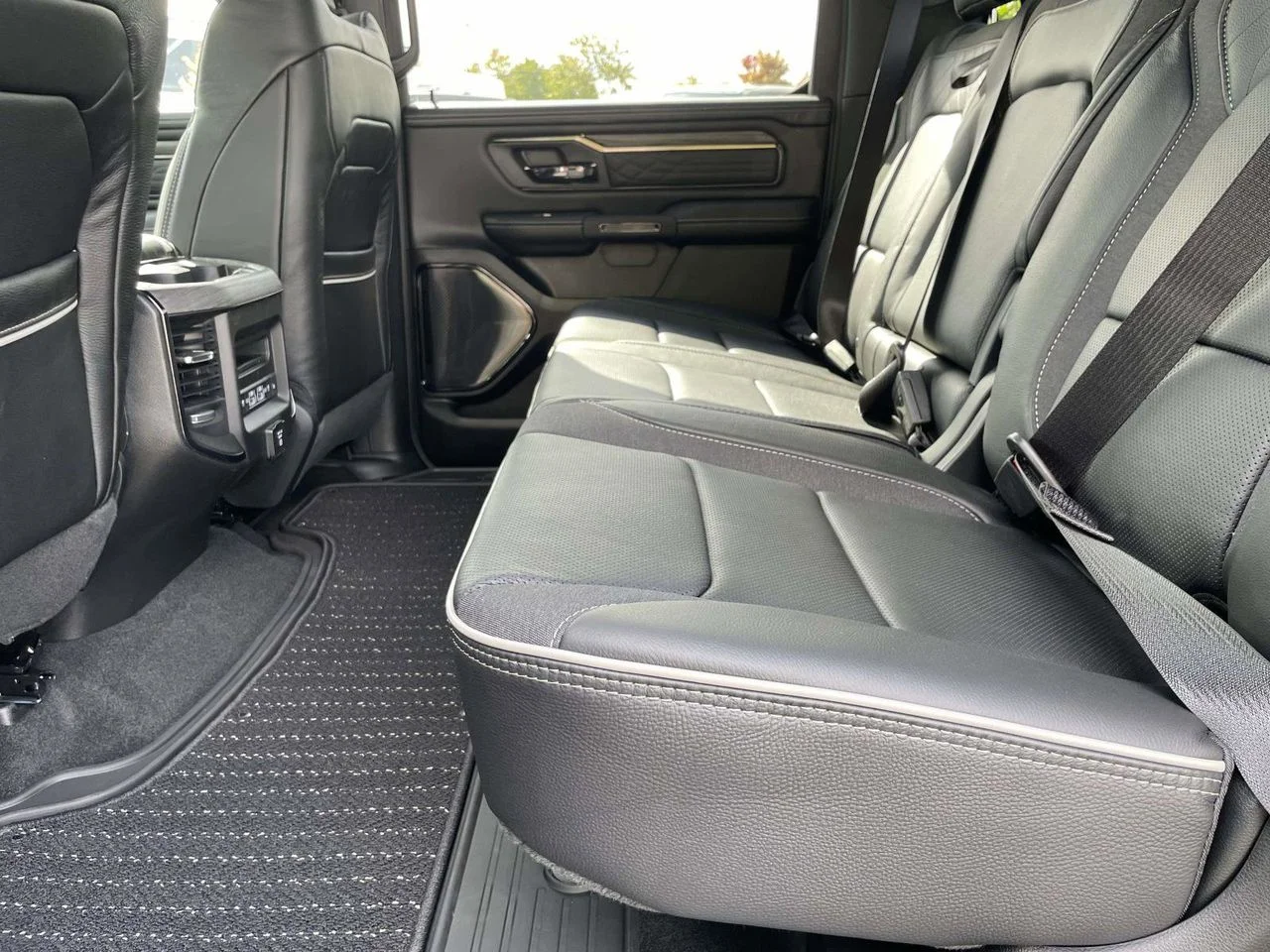 New 2026 Diamond Black Crystal Pearl-Coat Exterior Paint RAM Limited image 28