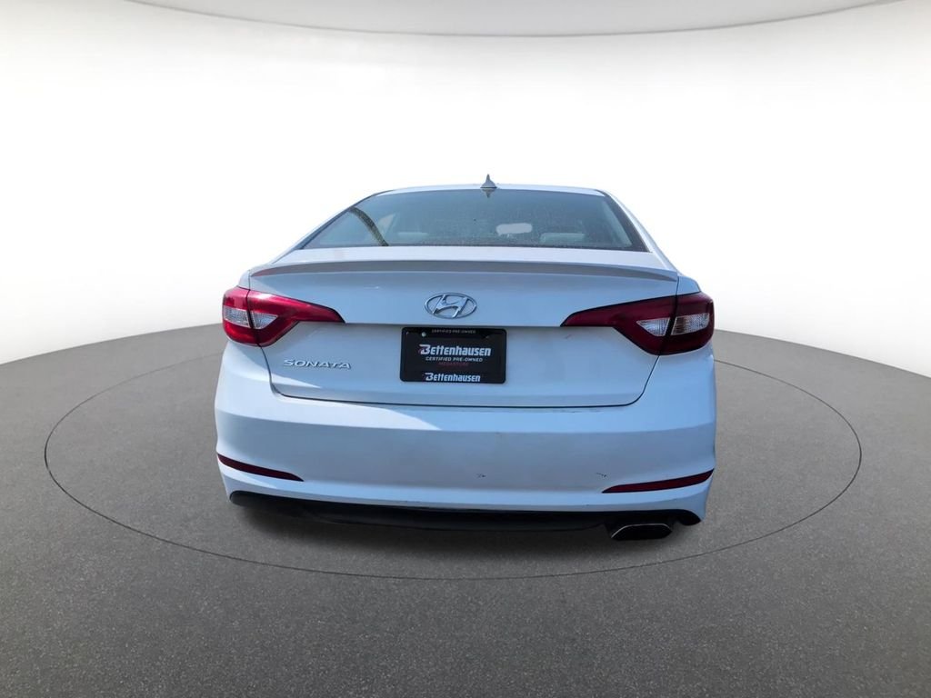 Used 2017 White Hyundai Base image 7