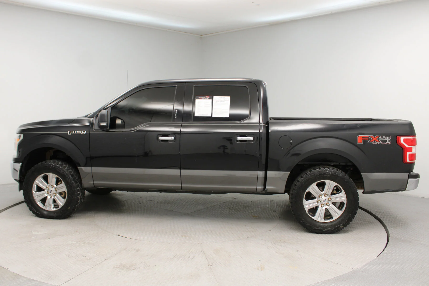 Used 2018 SHADOW BLACK Ford XLT 4X4  SUPER CREW BOX 4X4 image 35