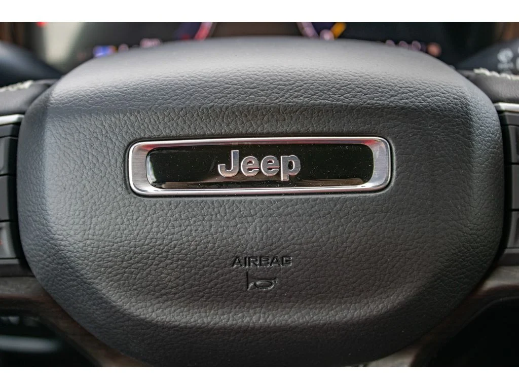 New 2026 Velvet Red Pearlcoat Jeep Laredo Altitude image 39