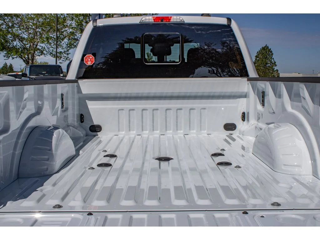 New 2026 OXFORD WHITE Ford LARIAT image 11